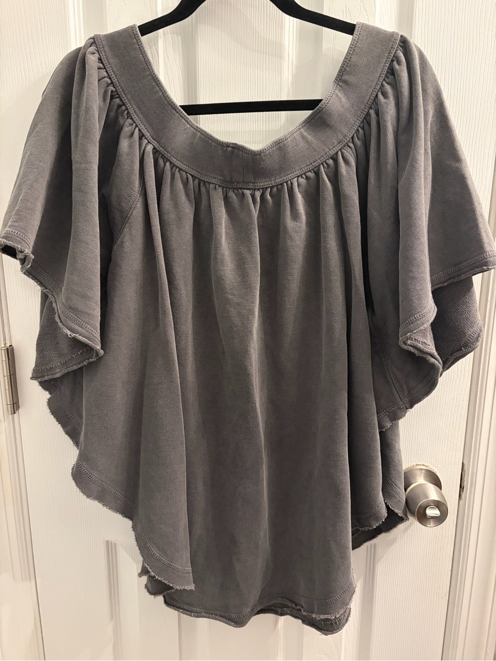 Free People Women’s Kiss Me Off-the-Shoulder Gray Flutter Top Size Medium NWT - Picture 5 of 11